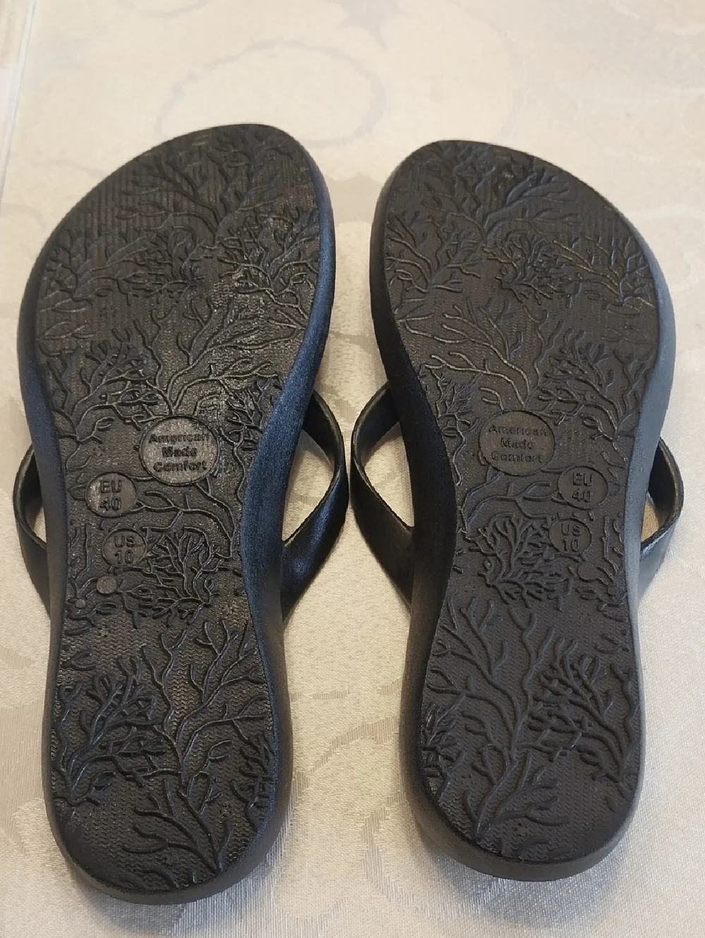 Oka-B NWOT Women's Rhinestone Jewel Flip Flop Sandals Size 10 Black Arch Support